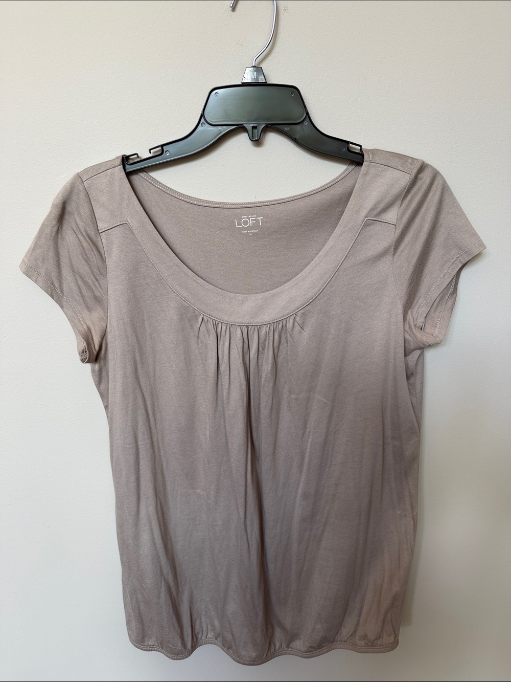 LOFT Short Sleeve Scoop Neck Top in Taupe Gray